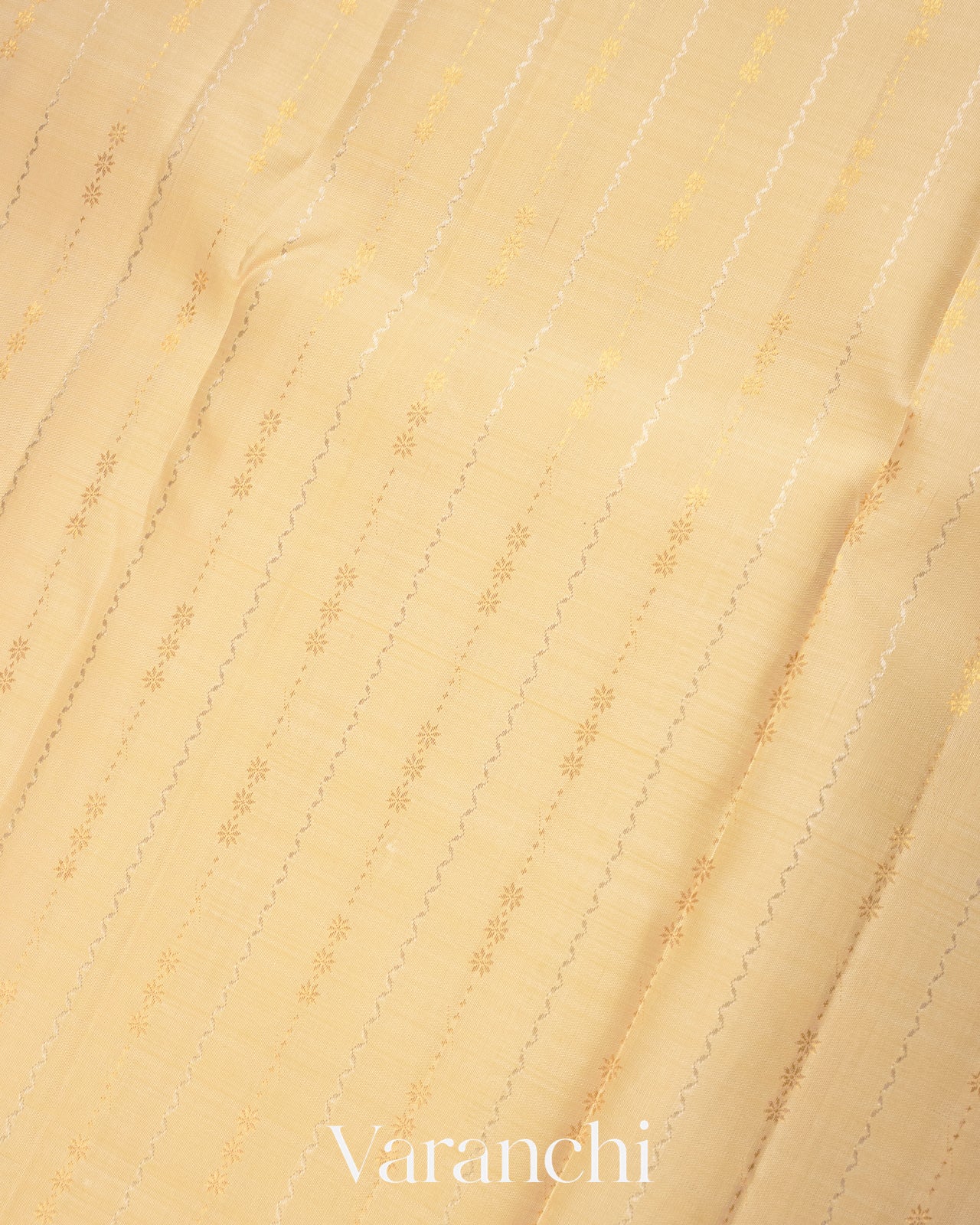 Ivory Borderless Pure Kanchipuram Silk Handloom Saree