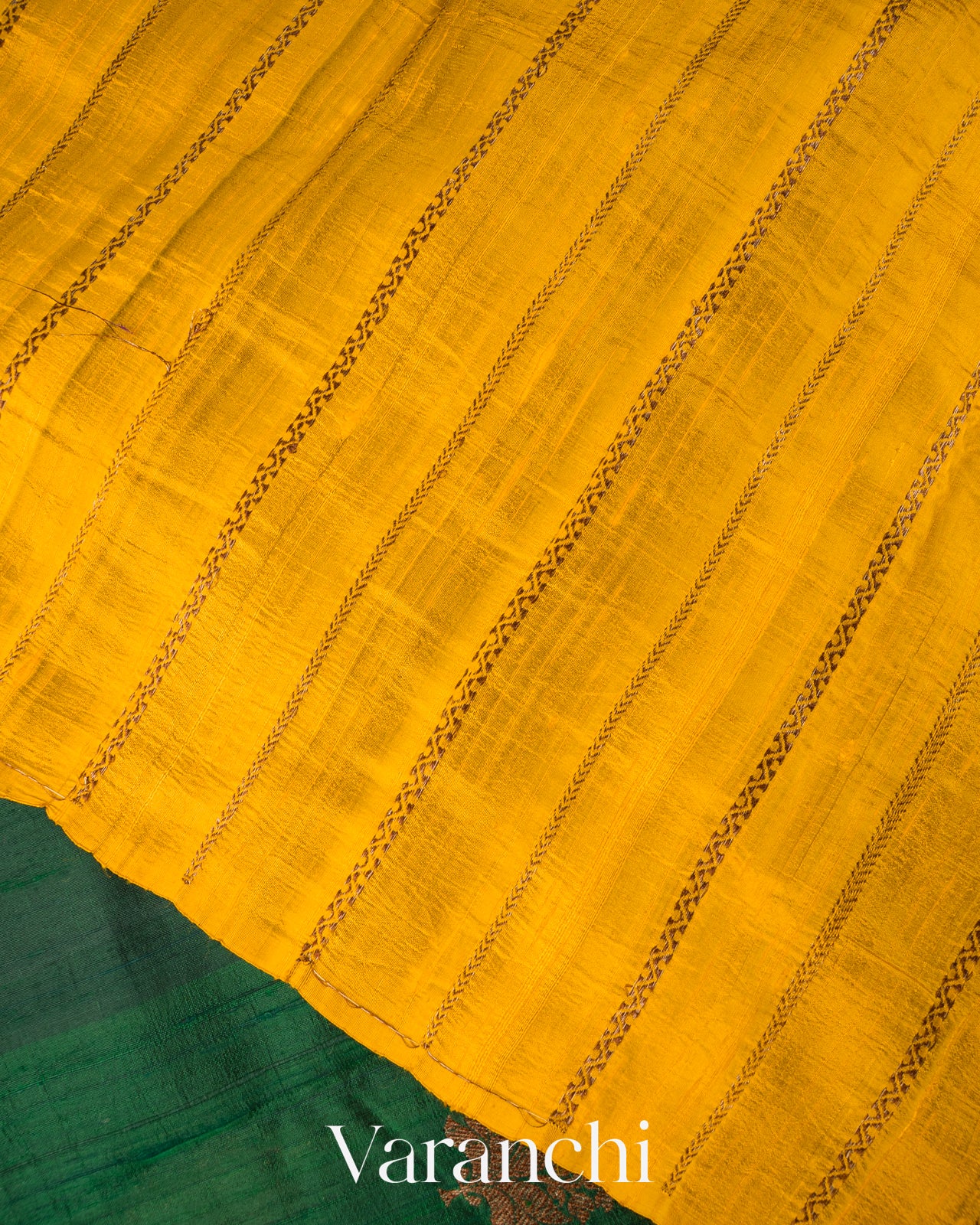 Bottle Green Borderless Pure Raw Silk Handloom Saree 