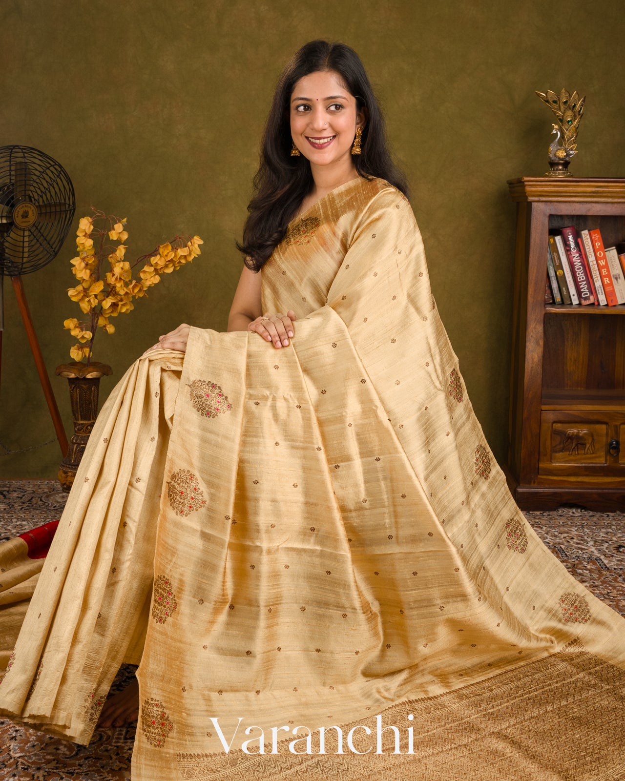 Warm Ivory Borderless Striped Pure Raw Silk Handloom Saree
