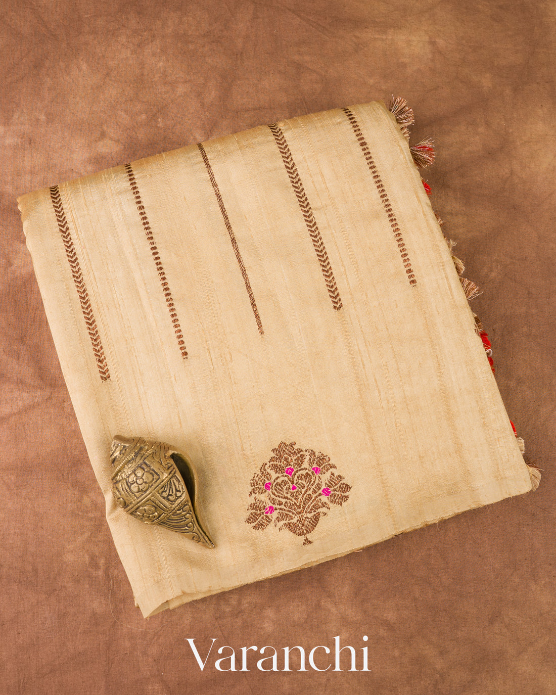 Warm Ivory Borderless Striped Pure Raw Silk Handloom Saree