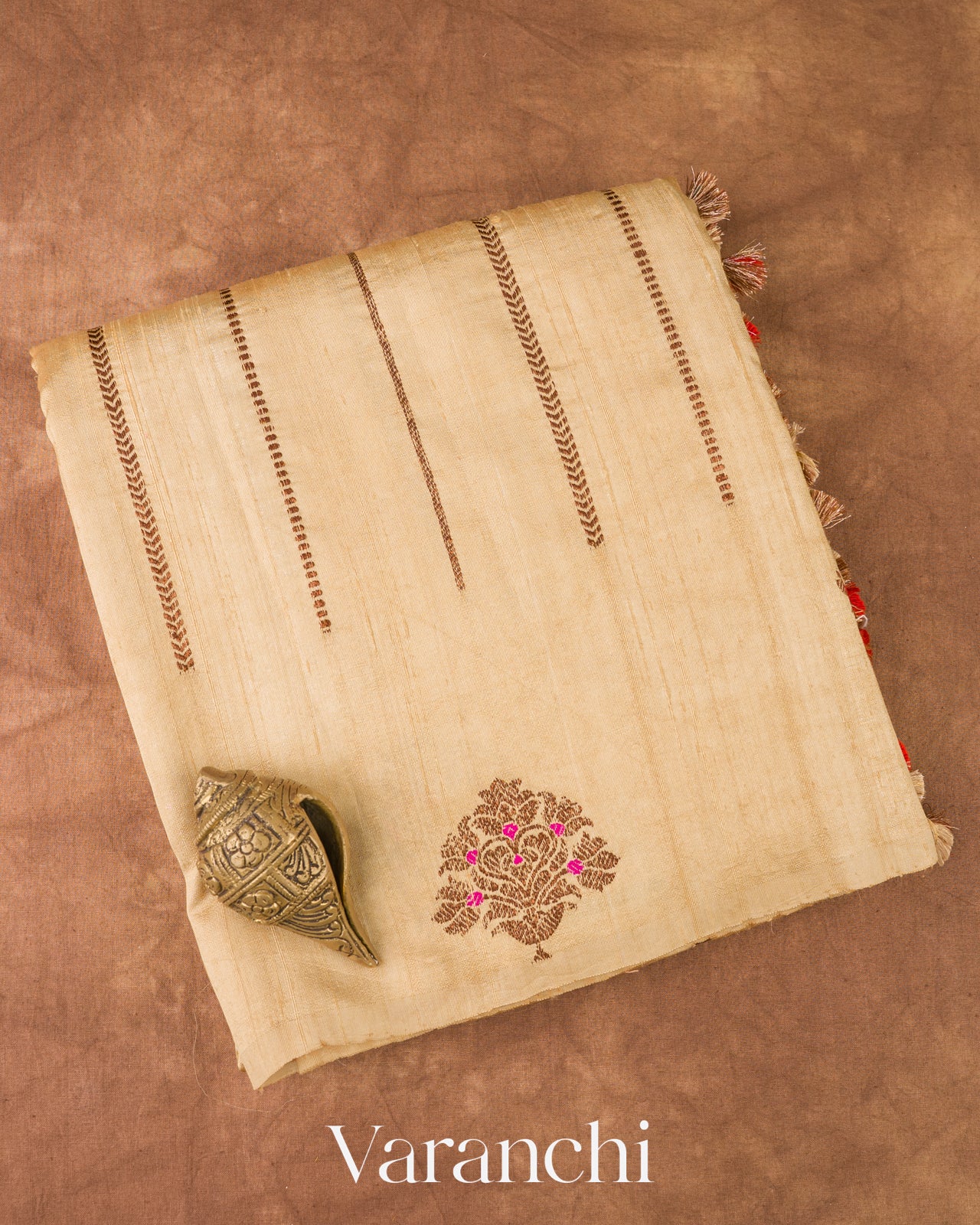 Warm Ivory Borderless Striped Pure Raw Silk Handloom Saree