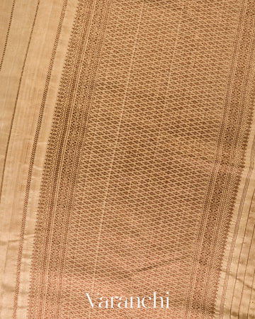 Warm Ivory Borderless Striped Pure Raw Silk Handloom Saree