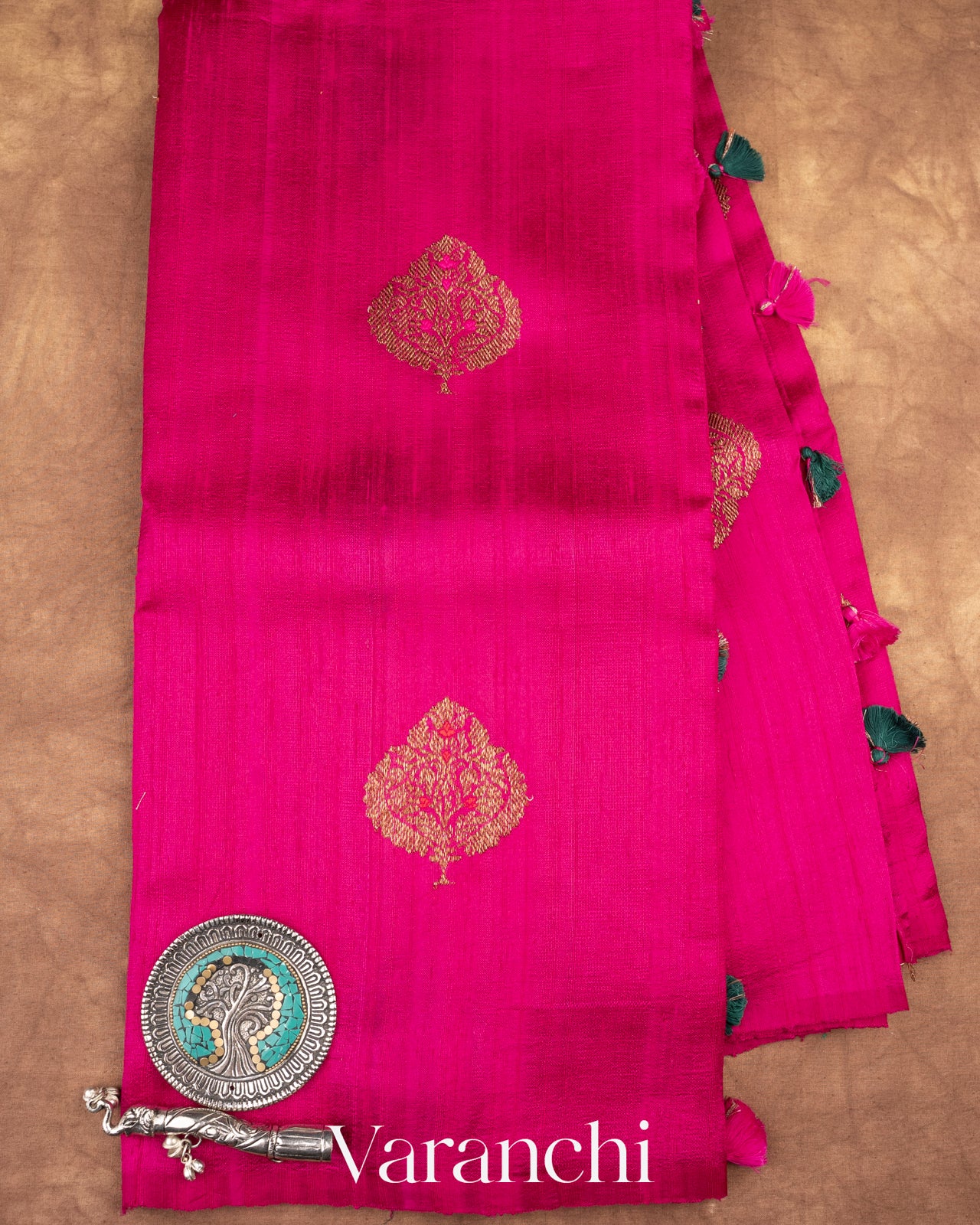Rani Pink Raw Silk Handloom borderless Saree