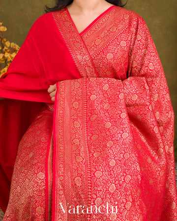 Bright Red Heavy Brocade Pure Crepe Silk Handloom Saree