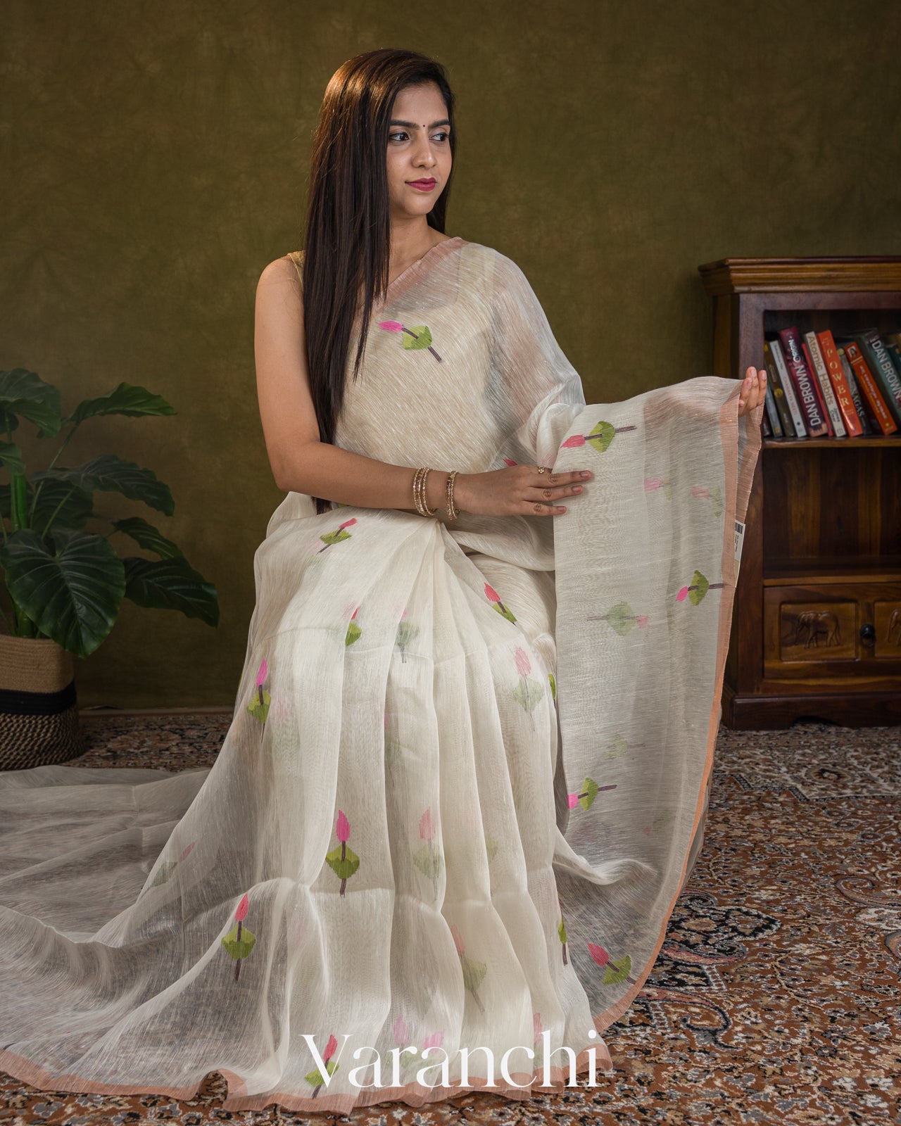 Ivory Lotus Jamdani Pure Silk Linen Handloom Saree