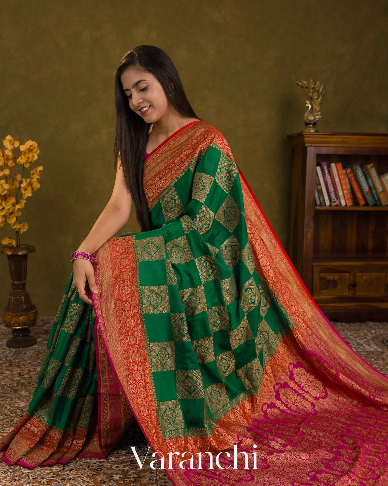 Bottle Green Checkered Pure Crepe Silk Handloom Saree