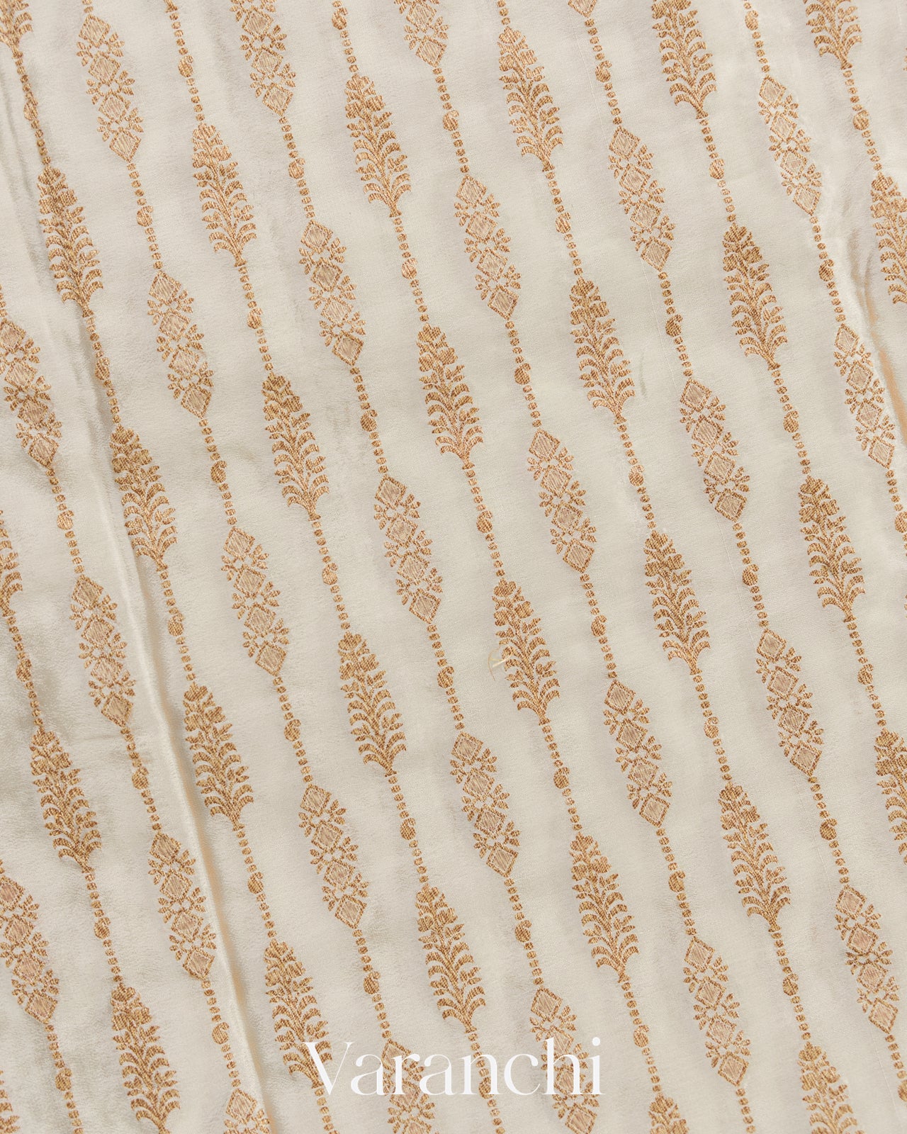 Off-White Striped Pure Crepe Silk Handloom Saree