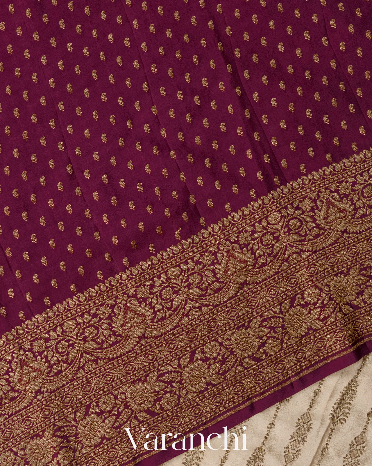 Off-White Striped Pure Crepe Silk Handloom Saree