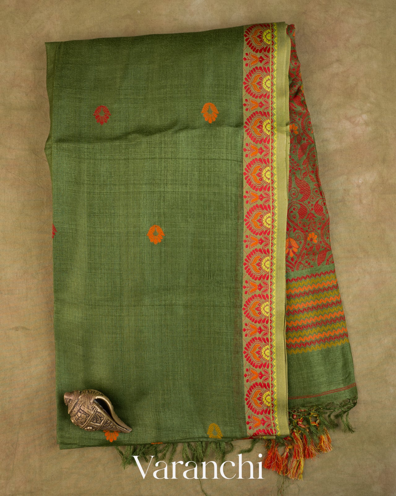 Leafy Green Floral Jamdani Pure Tussar Silk Handloom Saree — Full Saree