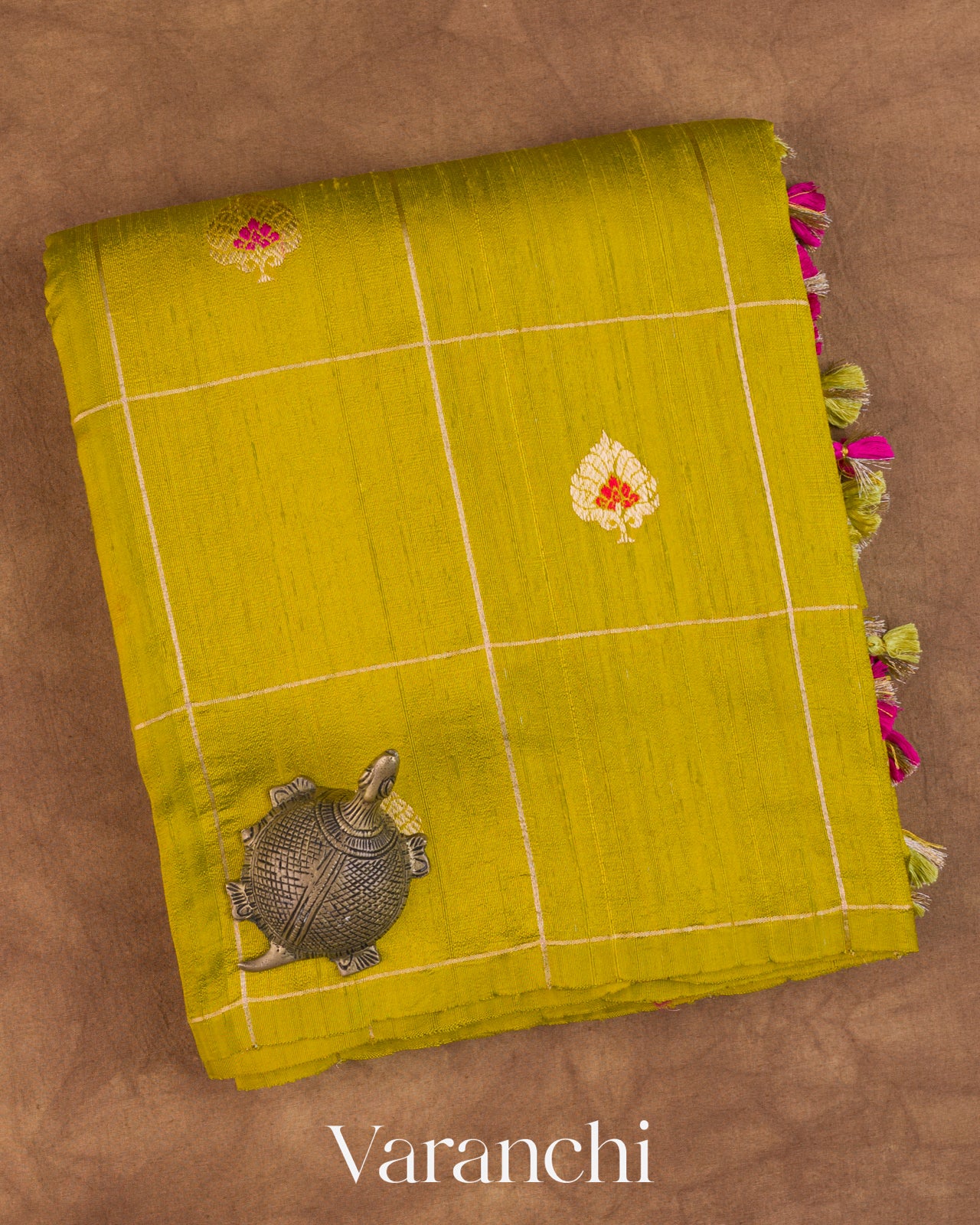 Light Mehandi Green Checkered Pure Raw Silk Handloom Saree — Folded