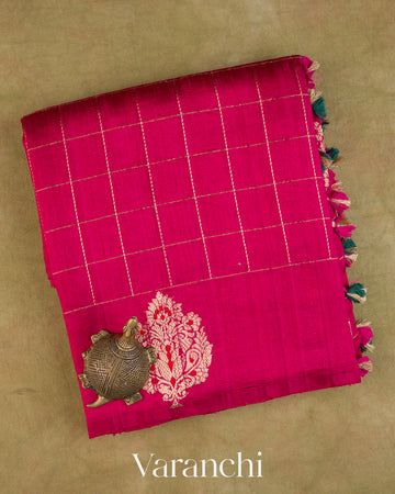 Rani Pink Checkered Pure Raw Silk Handloom Saree — Folded
