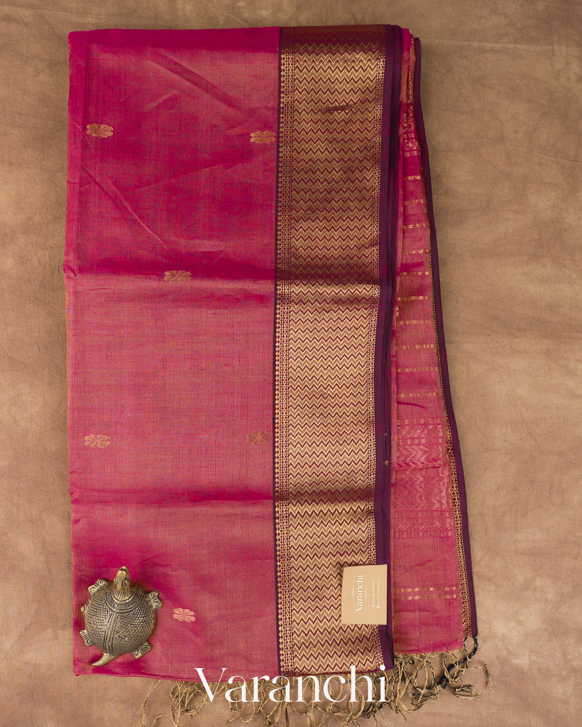 Magenta Zigzag Borderd Pure Maheshwari Silk Cotton Handloom Saree — Full Saree