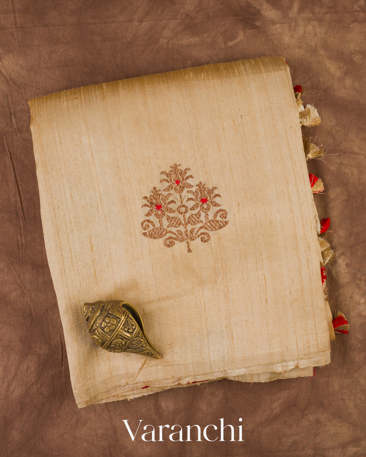 Ivory Borderless Pure Raw Silk Handloom Saree — Folded