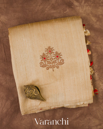 Ivory Borderless Pure Raw Silk Handloom Saree — Folded