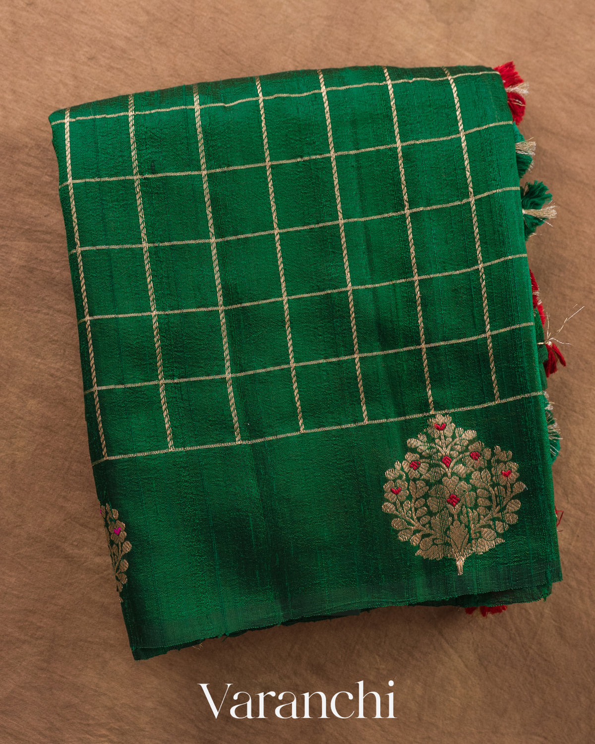 Bottle Green Checkered Pure Raw Silk Handloom Saree — Folded