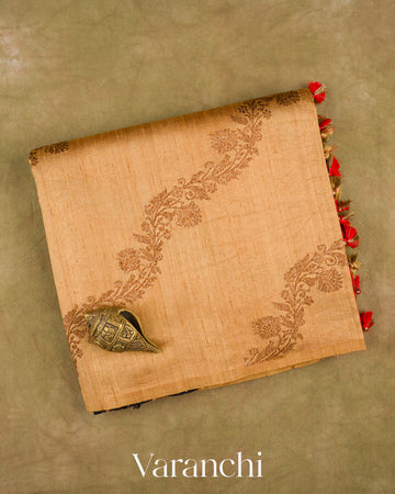 Camel Beige Borderless Lehariya Pure Raw Silk Handloom Saree — Folded