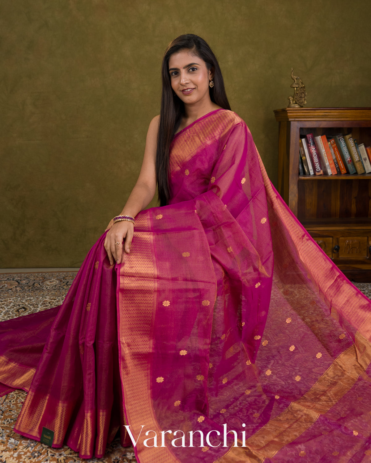 Magenta Zigzag Borderd Pure Maheshwari Silk Cotton Handloom Saree — Draped