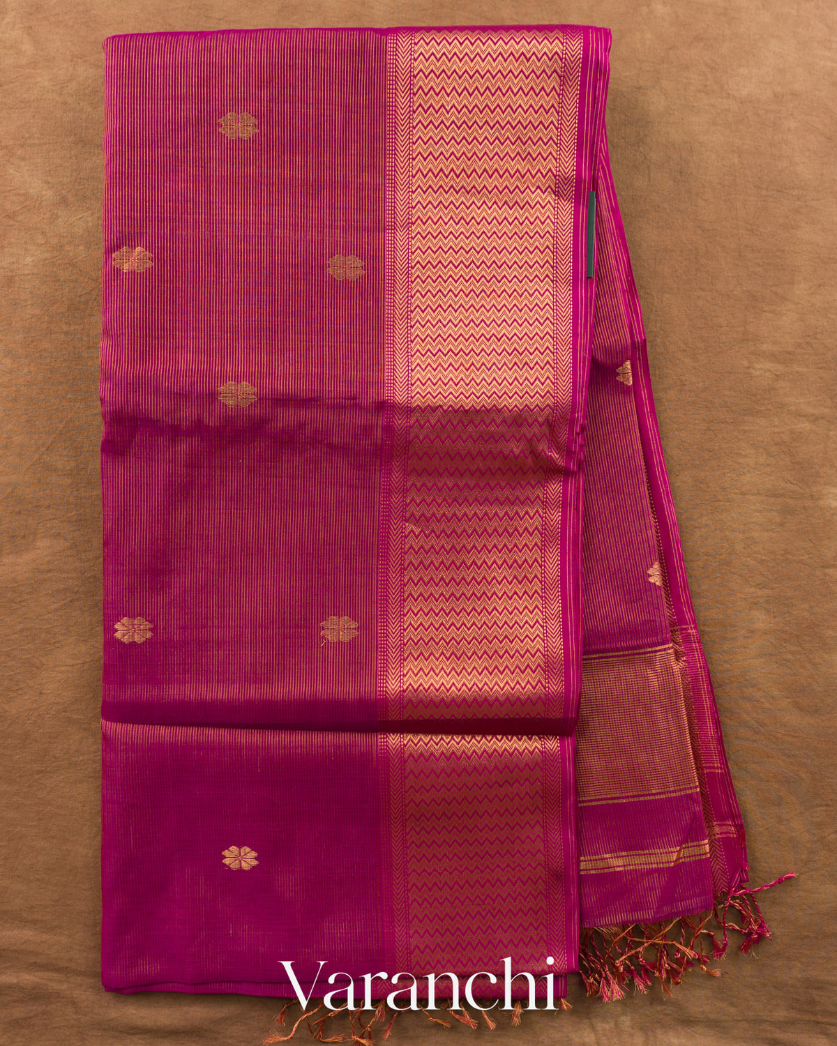 Magenta Zigzag Borderd Pure Maheshwari Silk Cotton Handloom Saree — Full Saree